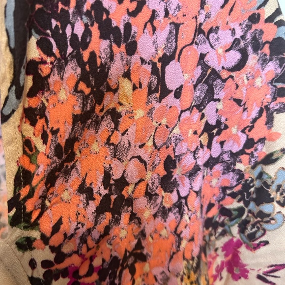 MEDIUM FLORAL BLOUSE - Picture 3 of 3